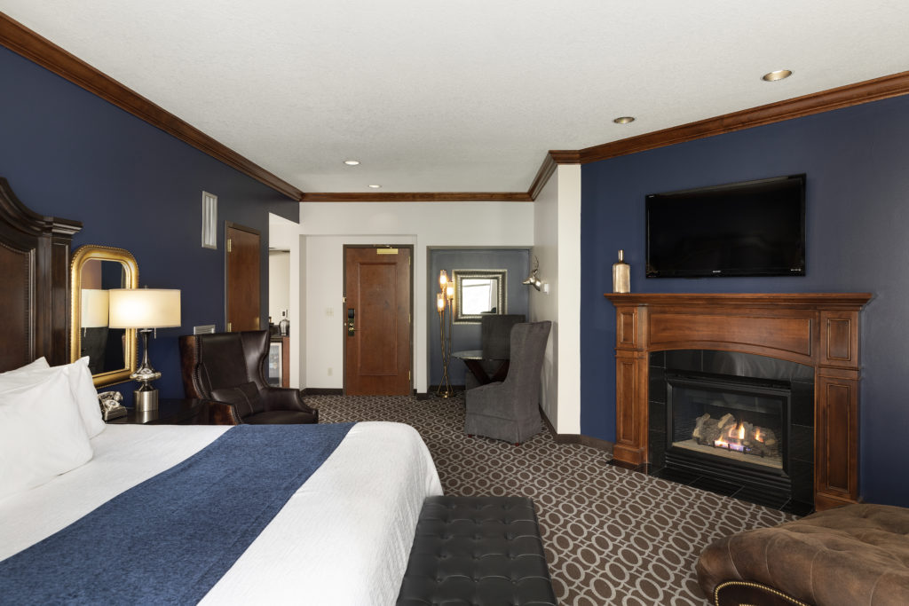 King Whirlpool Suite With Fireplace Des Lux Hotel