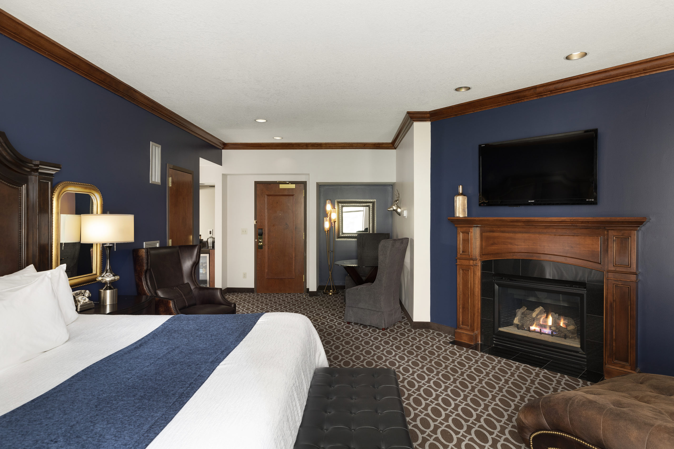 Hotel In St. Paul, MN With Jacuzzi Suites – LivINN Hotel